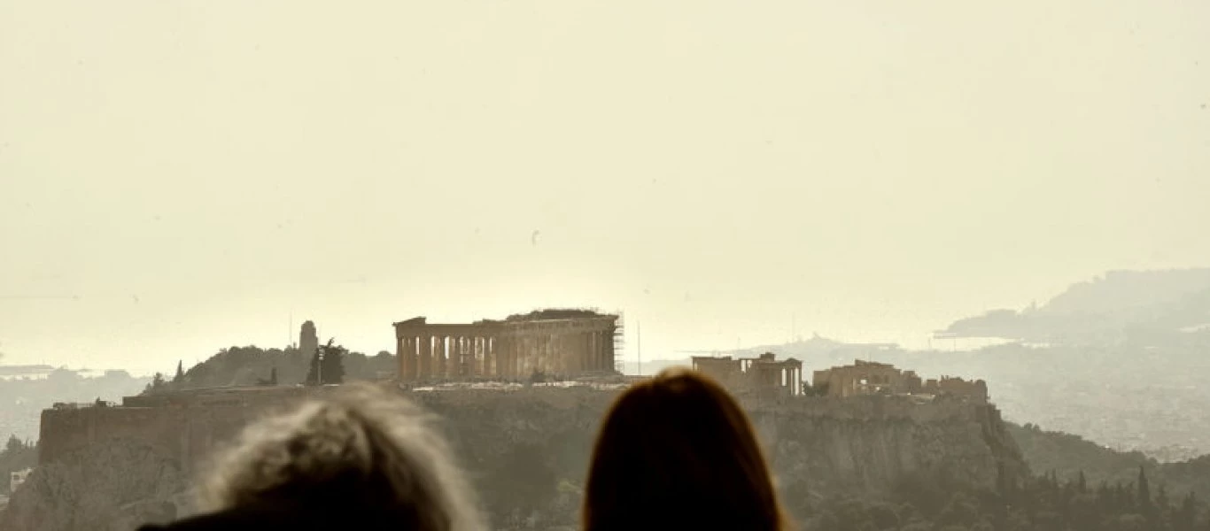 Η Αθήνα «πνίγηκε» από την αφρικανική σκόνη (φωτό)